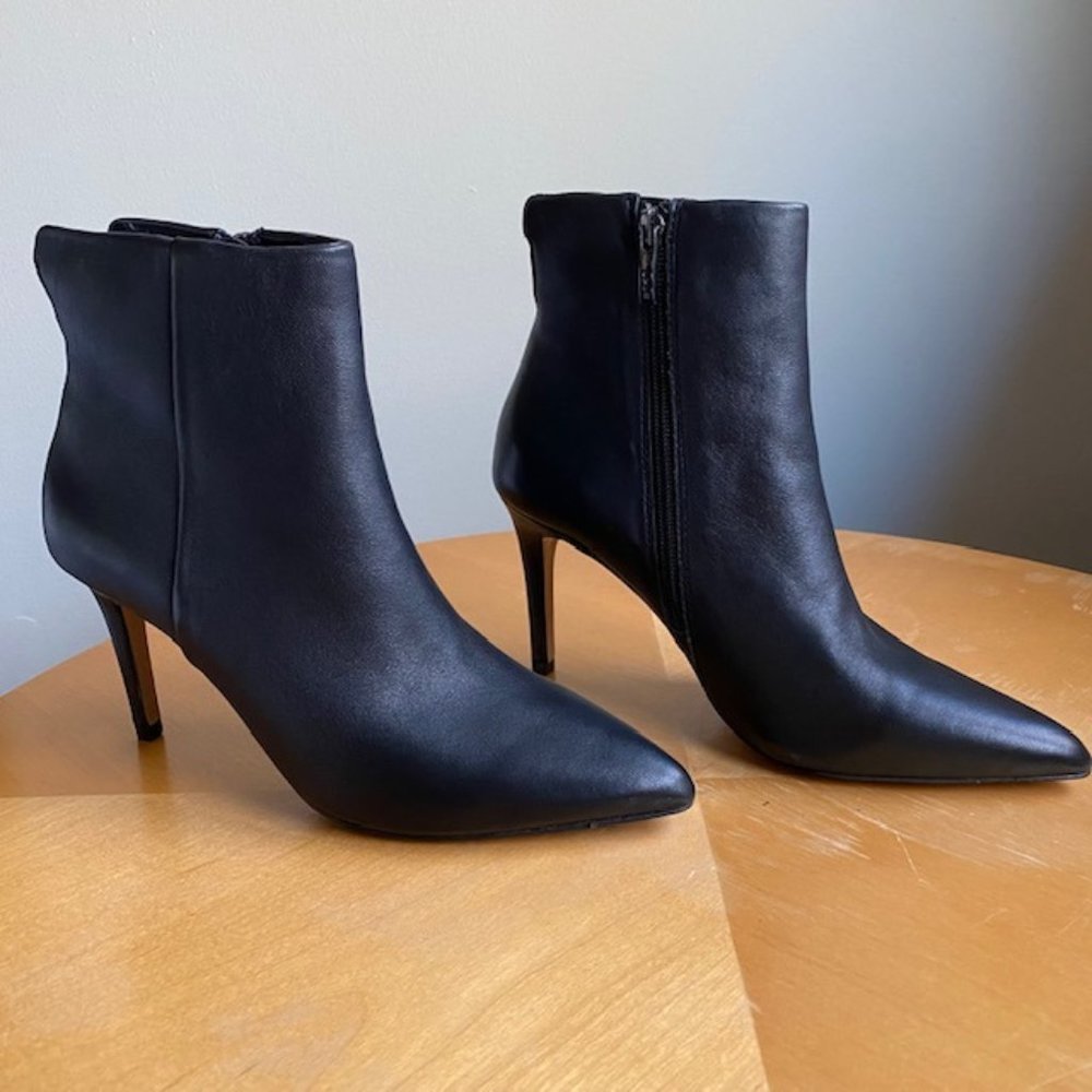 Unworn Steven By Steve Madden Leiland black high heeled booties size 7 with box